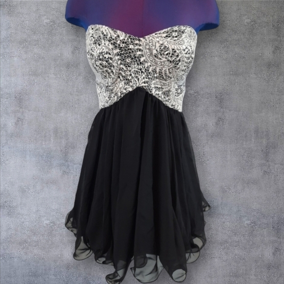 Blondie Nites by Stacy Sklar Fit & Flare Cut Out Strapless Mini Dress Size 11 - Picture 1 of 9